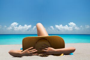 Wie solltest du die Haut vor den Sonnenstrahlen ohne Creme mit UV-Filter schützen?